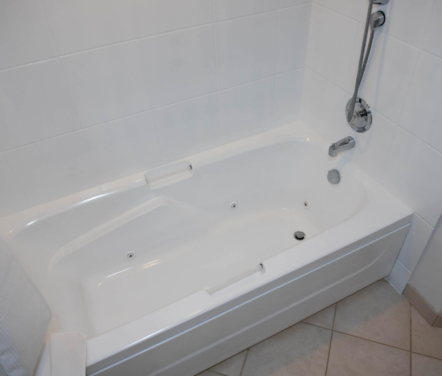 Servicing Clients In Kelowna Edmonton, Bathtub Refinishing Largo Floors